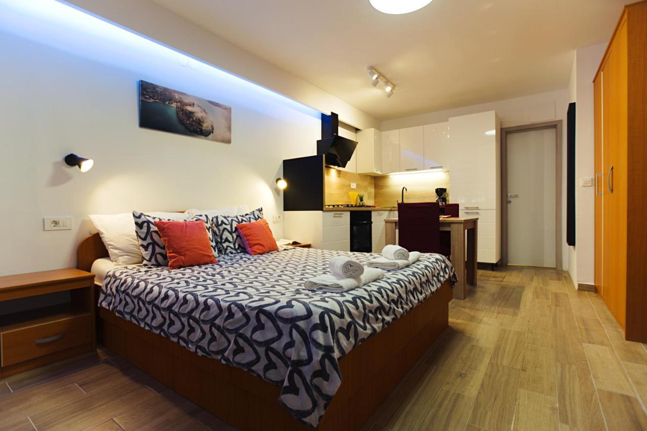 Apartments Kiwi 로비니 외부 사진