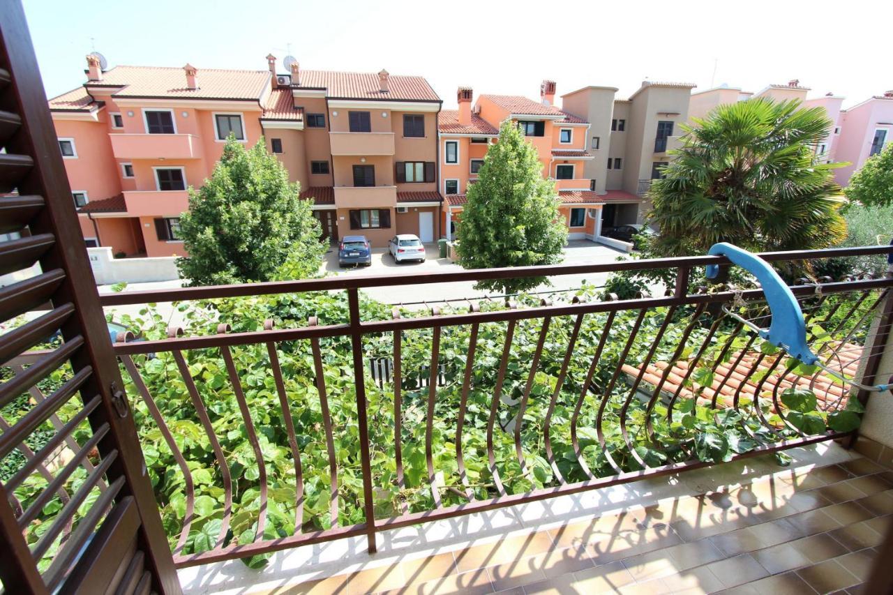 Apartments Kiwi 로비니 외부 사진