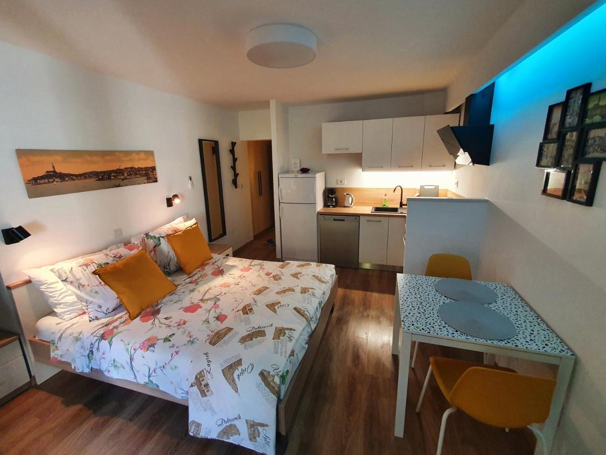 Apartments Kiwi 로비니 외부 사진