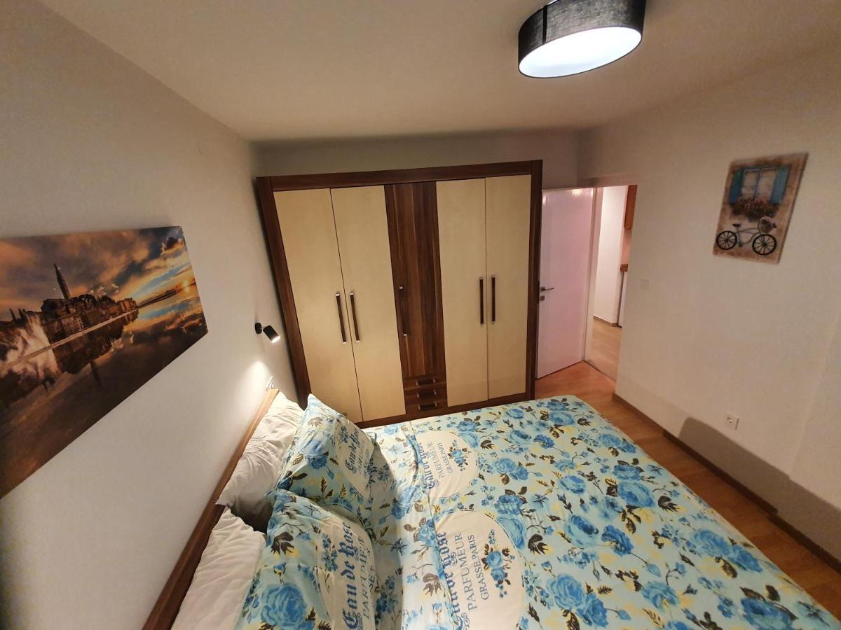 Apartments Kiwi 로비니 외부 사진