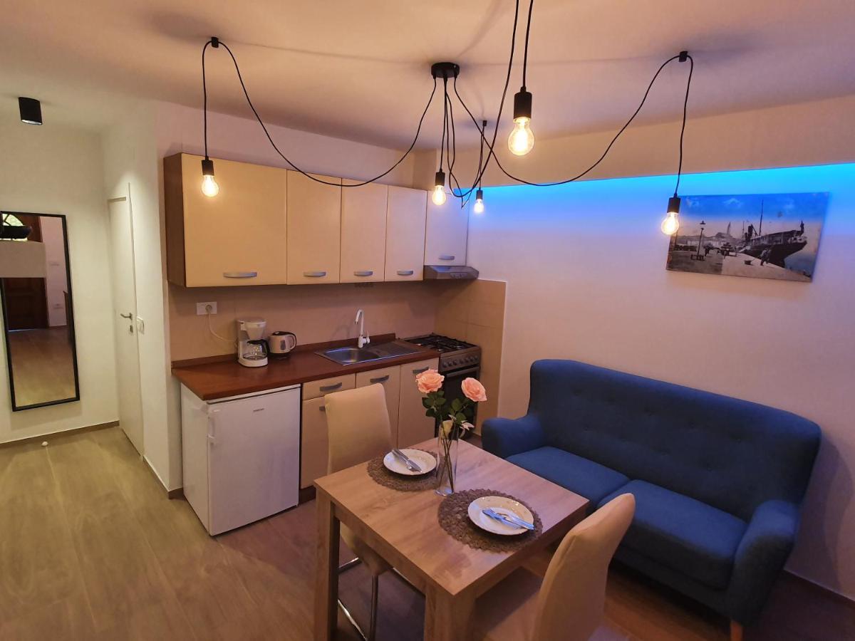 Apartments Kiwi 로비니 외부 사진