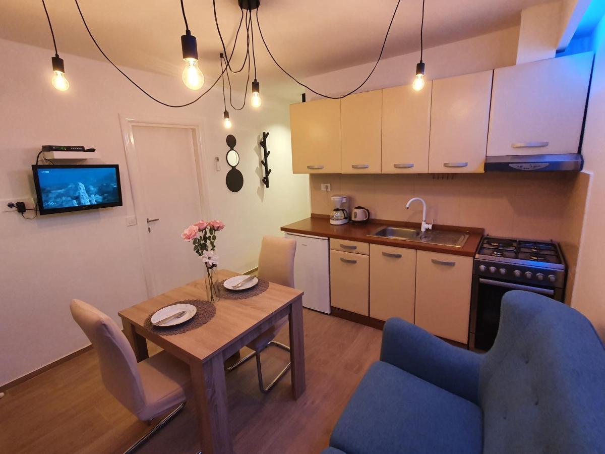 Apartments Kiwi 로비니 외부 사진