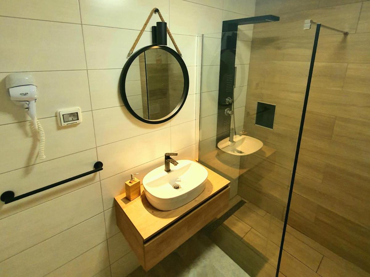 Apartments Kiwi 로비니 외부 사진