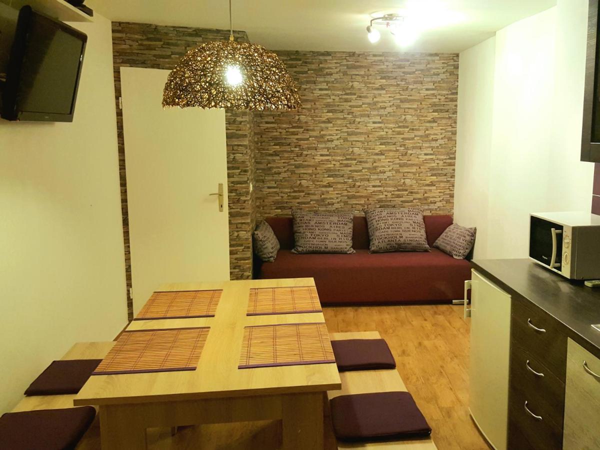 Apartments Kiwi 로비니 외부 사진